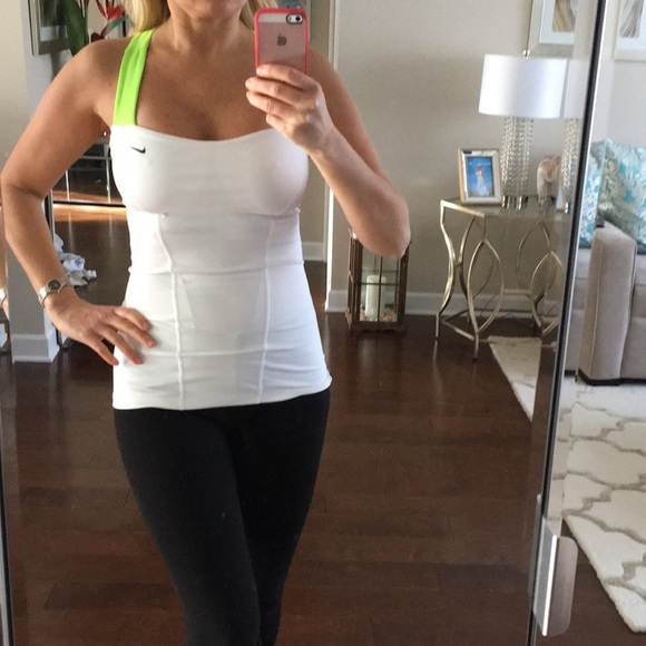 Nike sports top - Picture 2 of 7